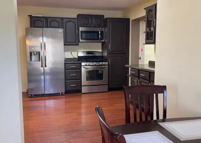 Cozy Home With Sparkling Pool/Pet Friendly