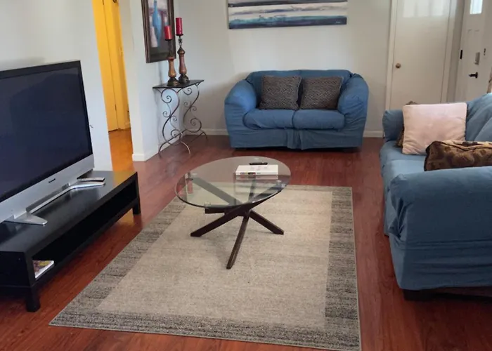 Cozy Home With Sparkling Pool/Pet Friendly